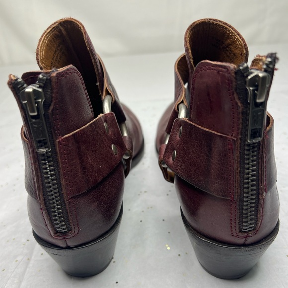 FRYE Ray Harness Back Zip Boots size 8.5 Burgundy leather ankle boot with buckle - Picture 6 of 12